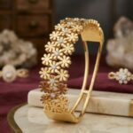 Elegant flower bracelet