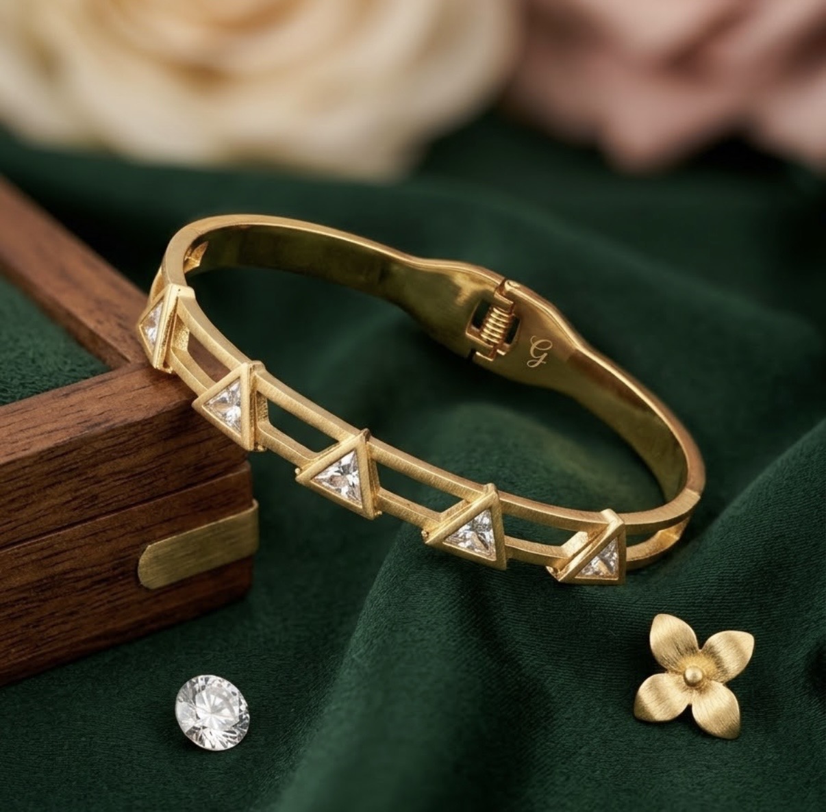 Screenshot Triangle stone bracelet - Image 1